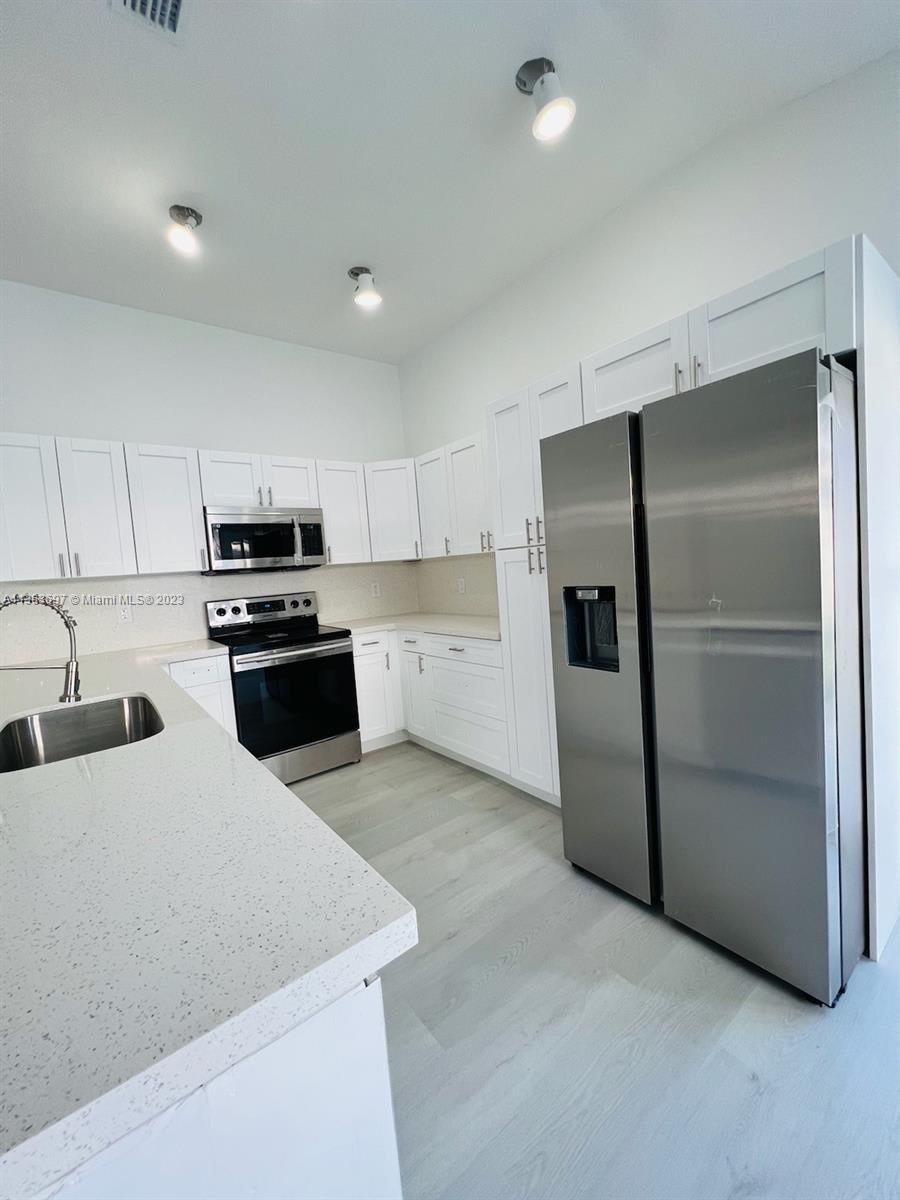 18333 Northwest 7th Street – photo 1