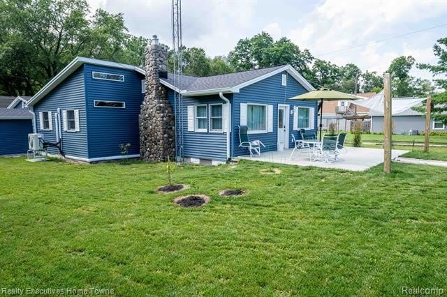 7961 LAKESHORE Road – photo 1 of 16