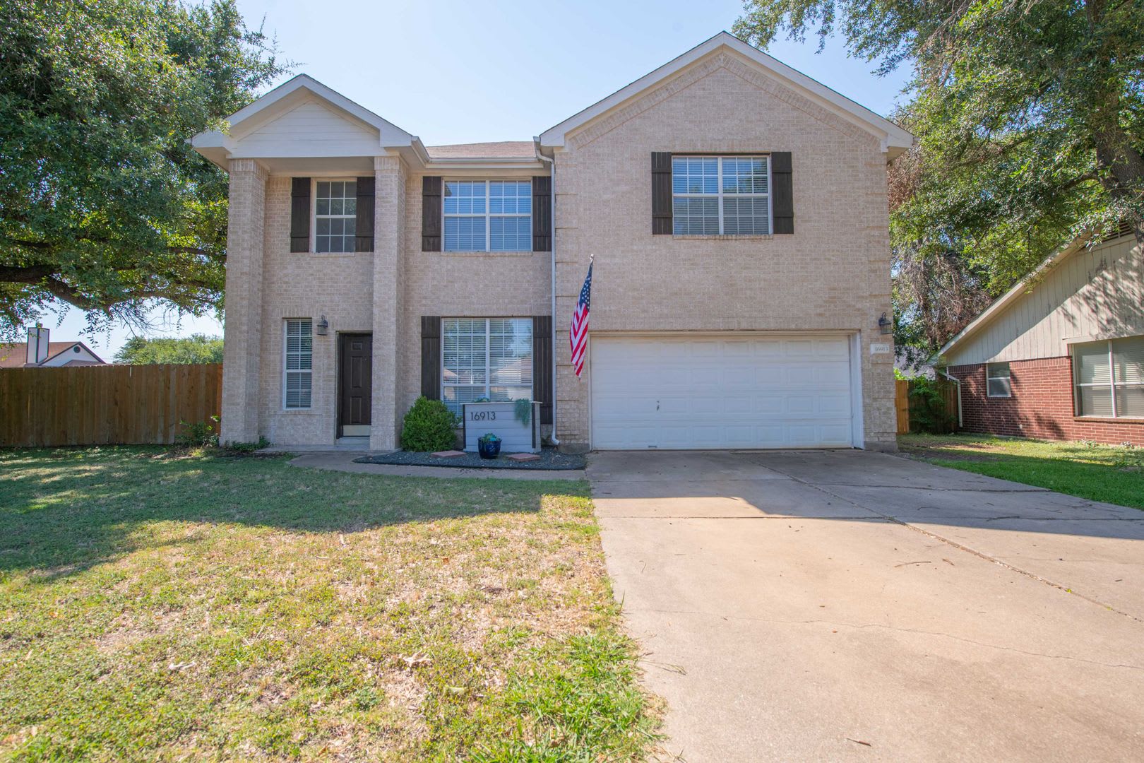 Spacious and Updated Home in Prime Location – photo 1