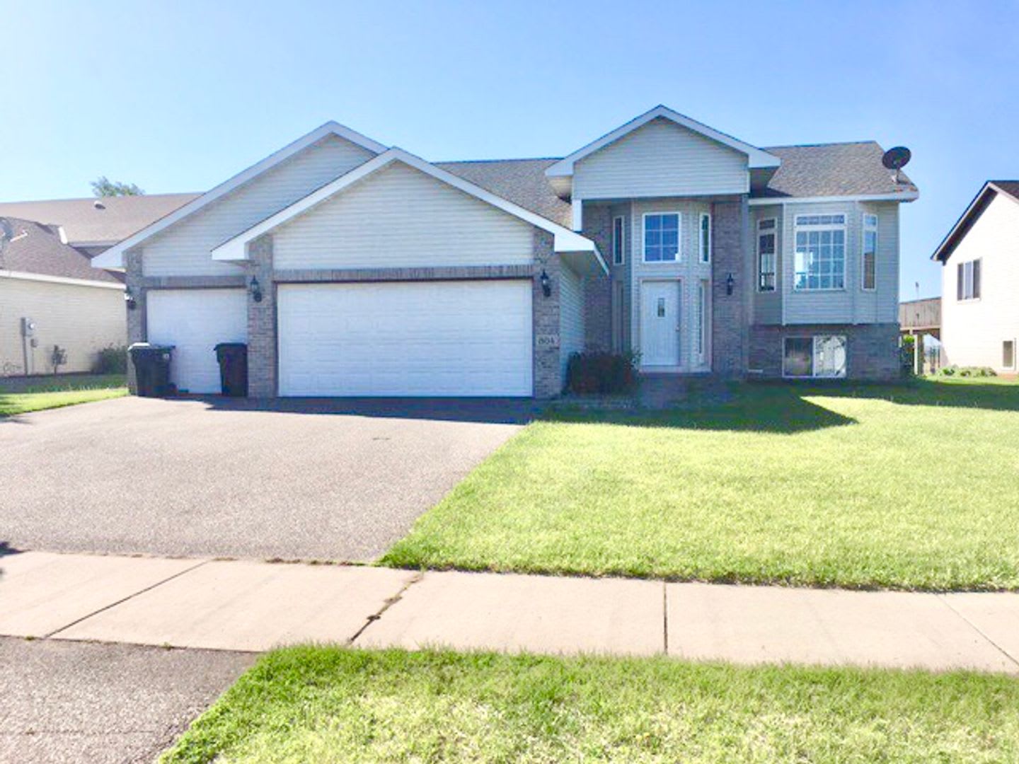 5 Bed 2 Bath House For Rent – photo 1 of 48