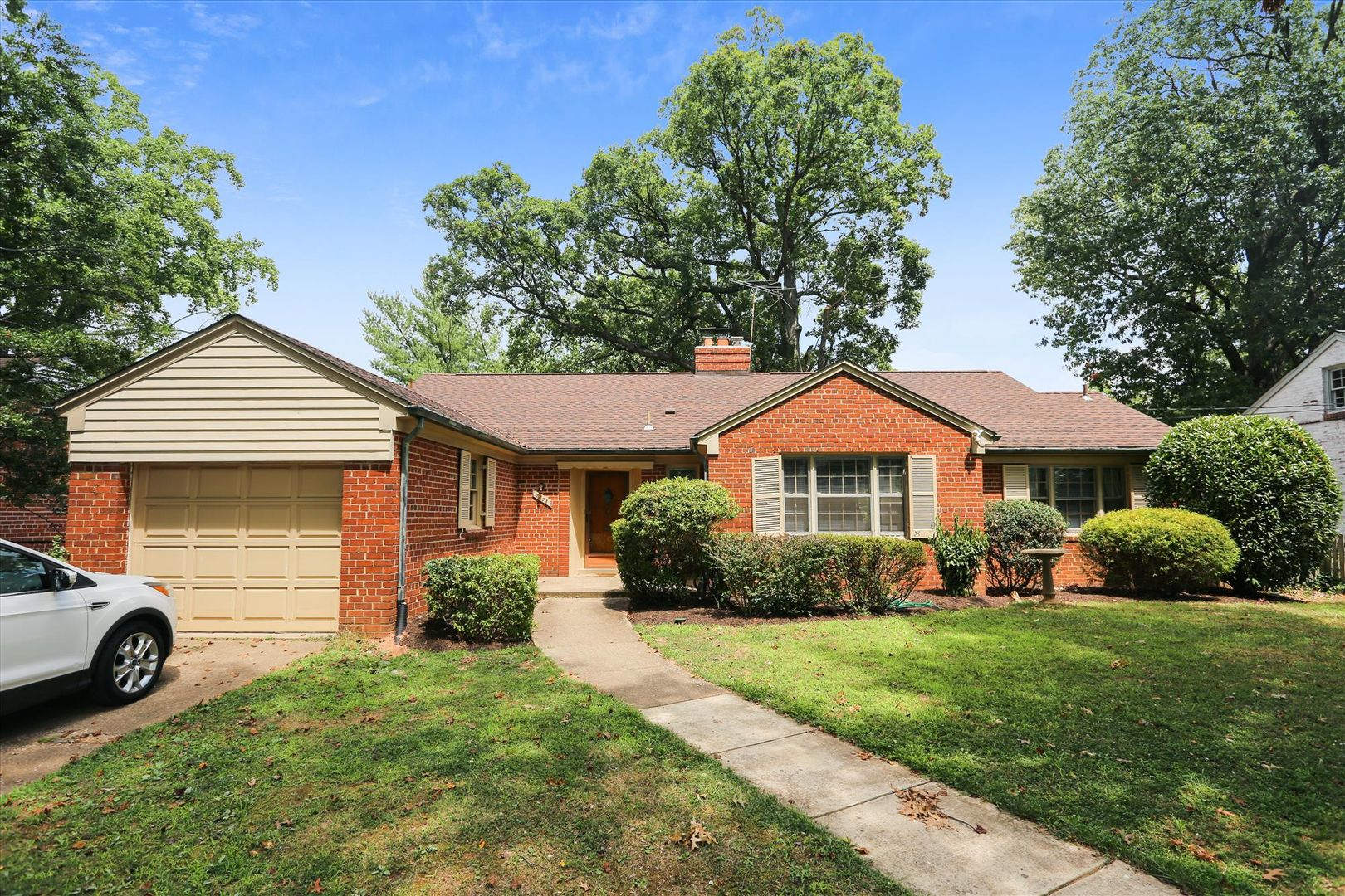 One Level Living -- 5bed / 3bath – photo 1