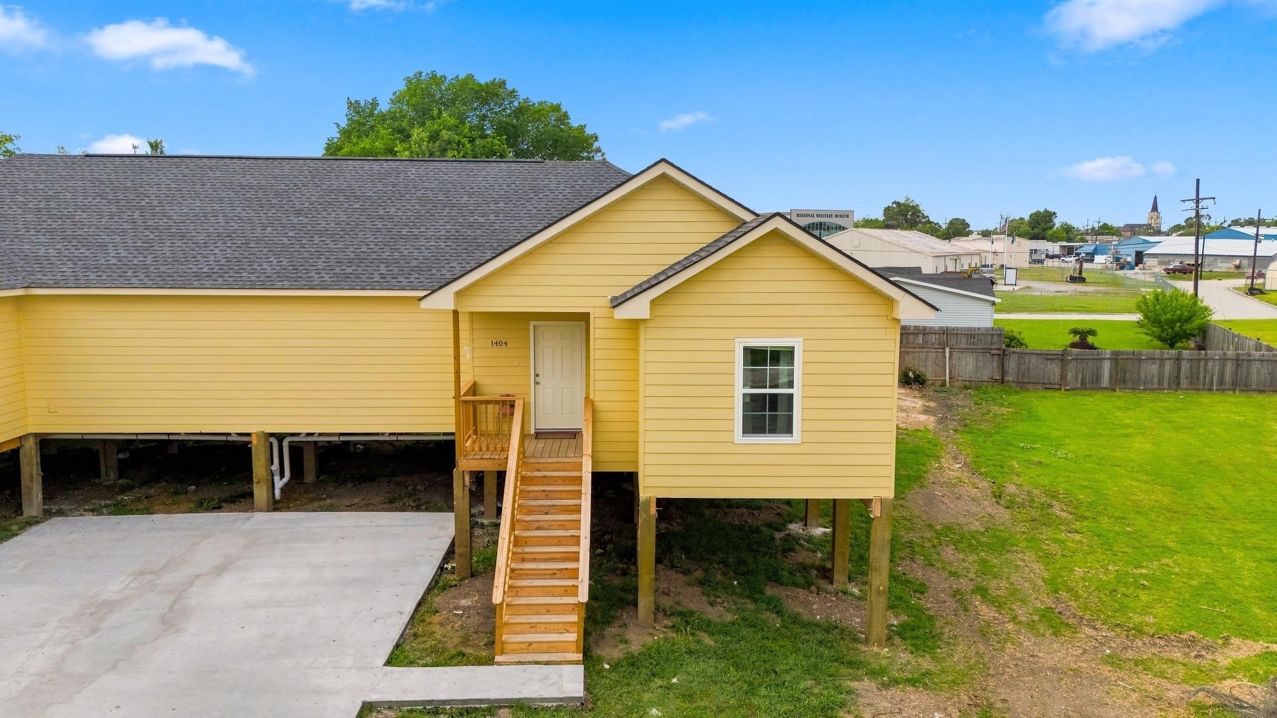 1406 Bonvillain St – photo 1