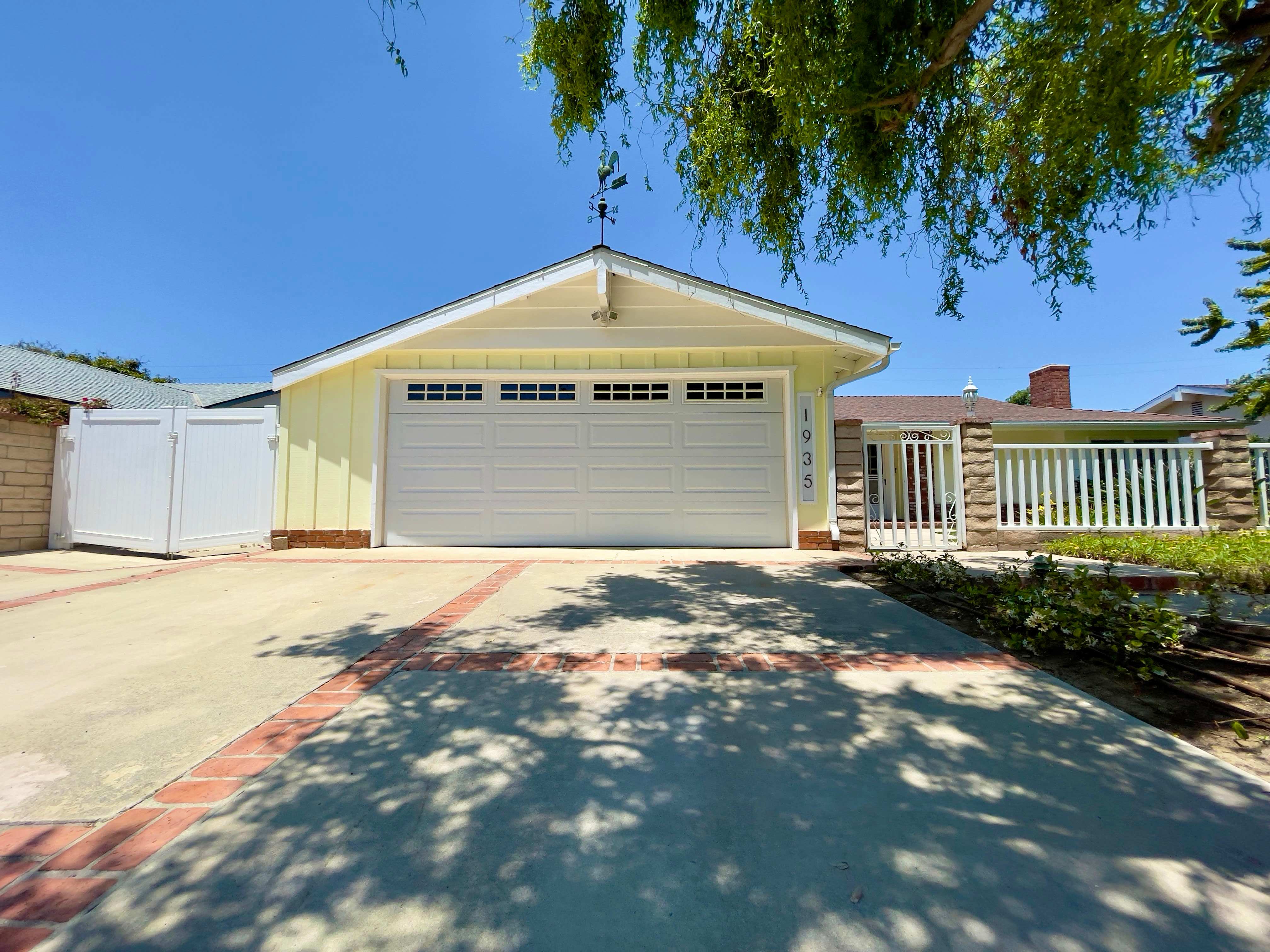 1935 Hobart Drive – photo 1