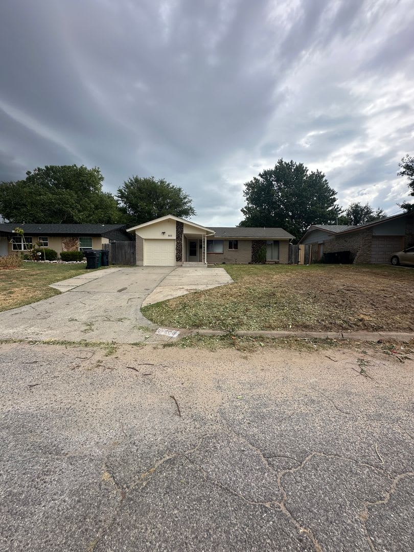 4 Bed, 3 Bath 1 Car Garage – photo 1