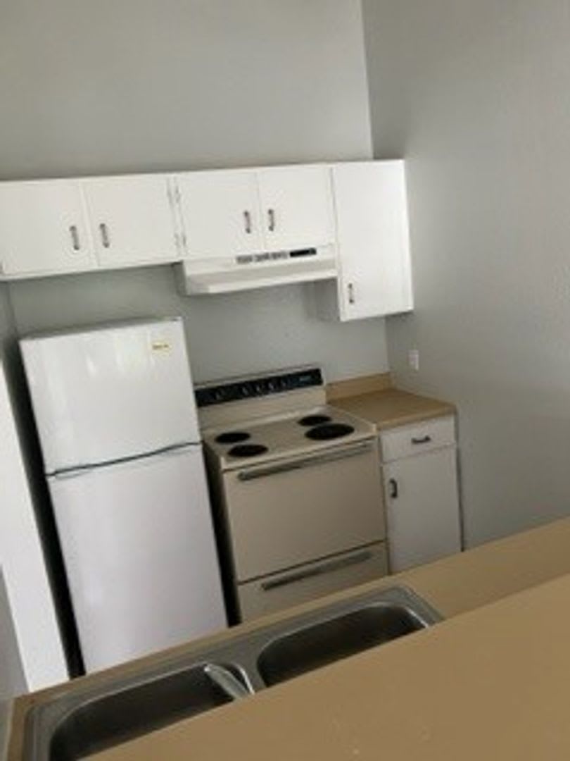 One Bedroom Unit with a View and Utilities Included – photo 1