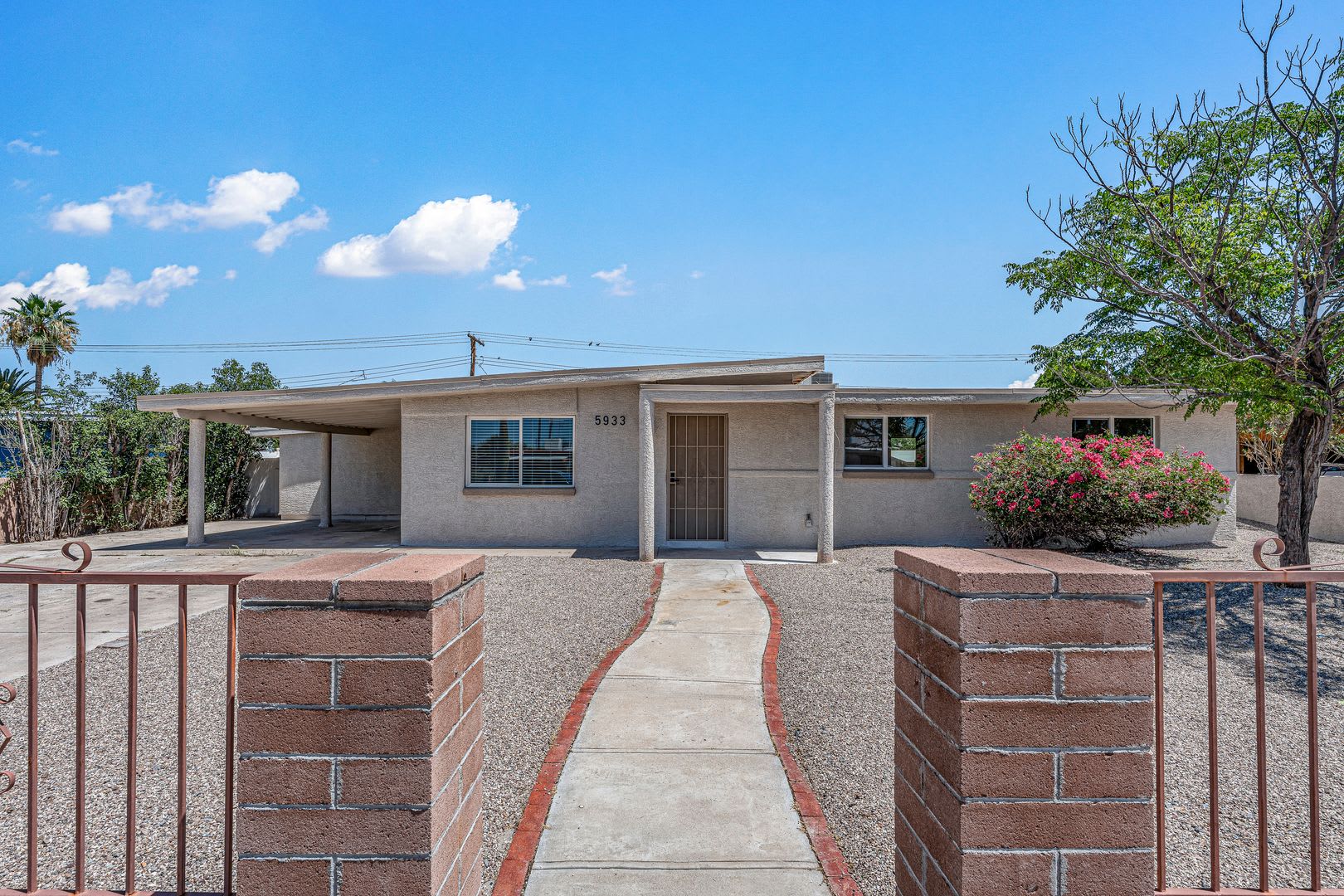 4 Bedrooms PLUS Pool – photo 1