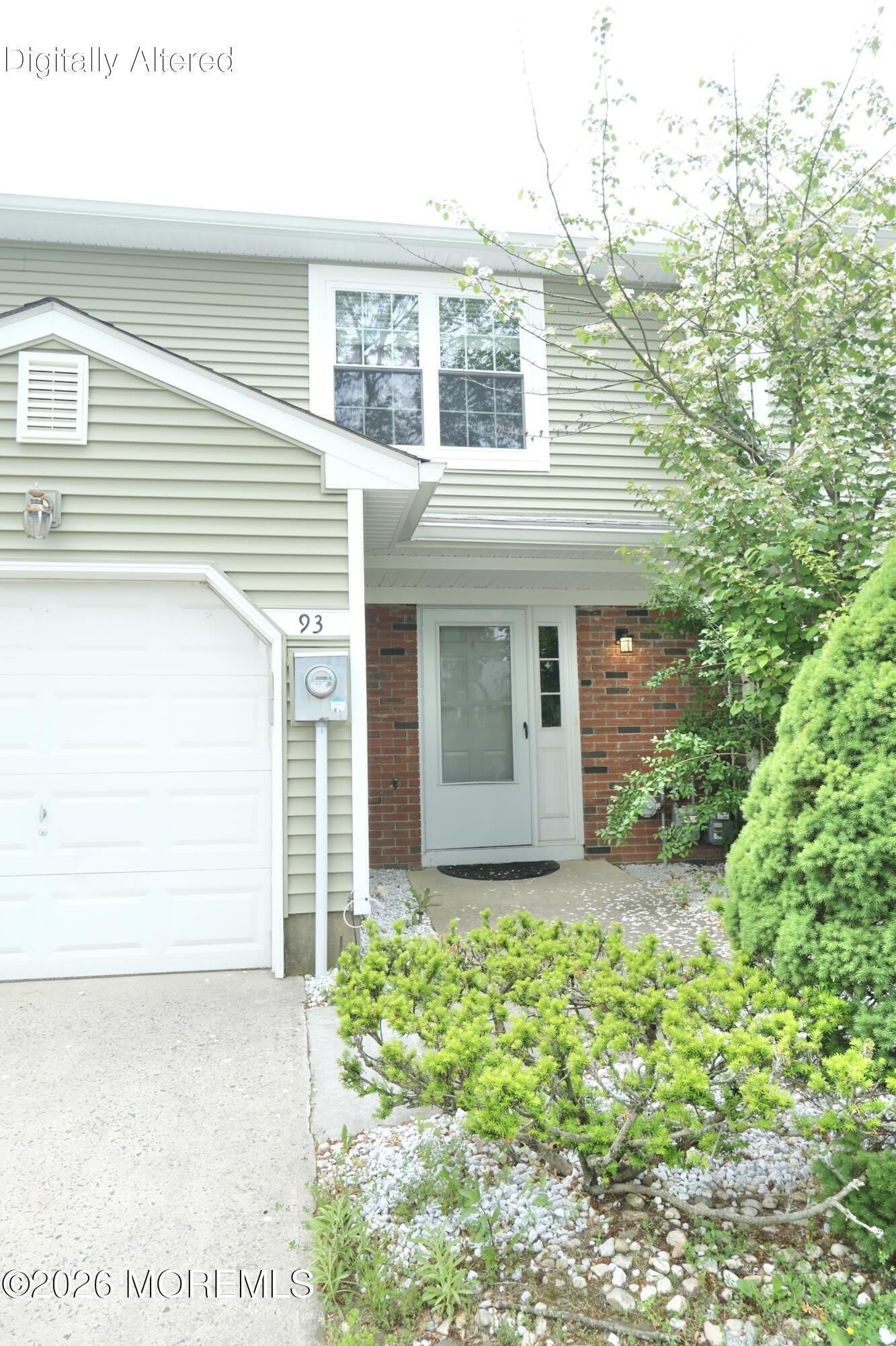 93 Oak Lane – photo 1 of 16