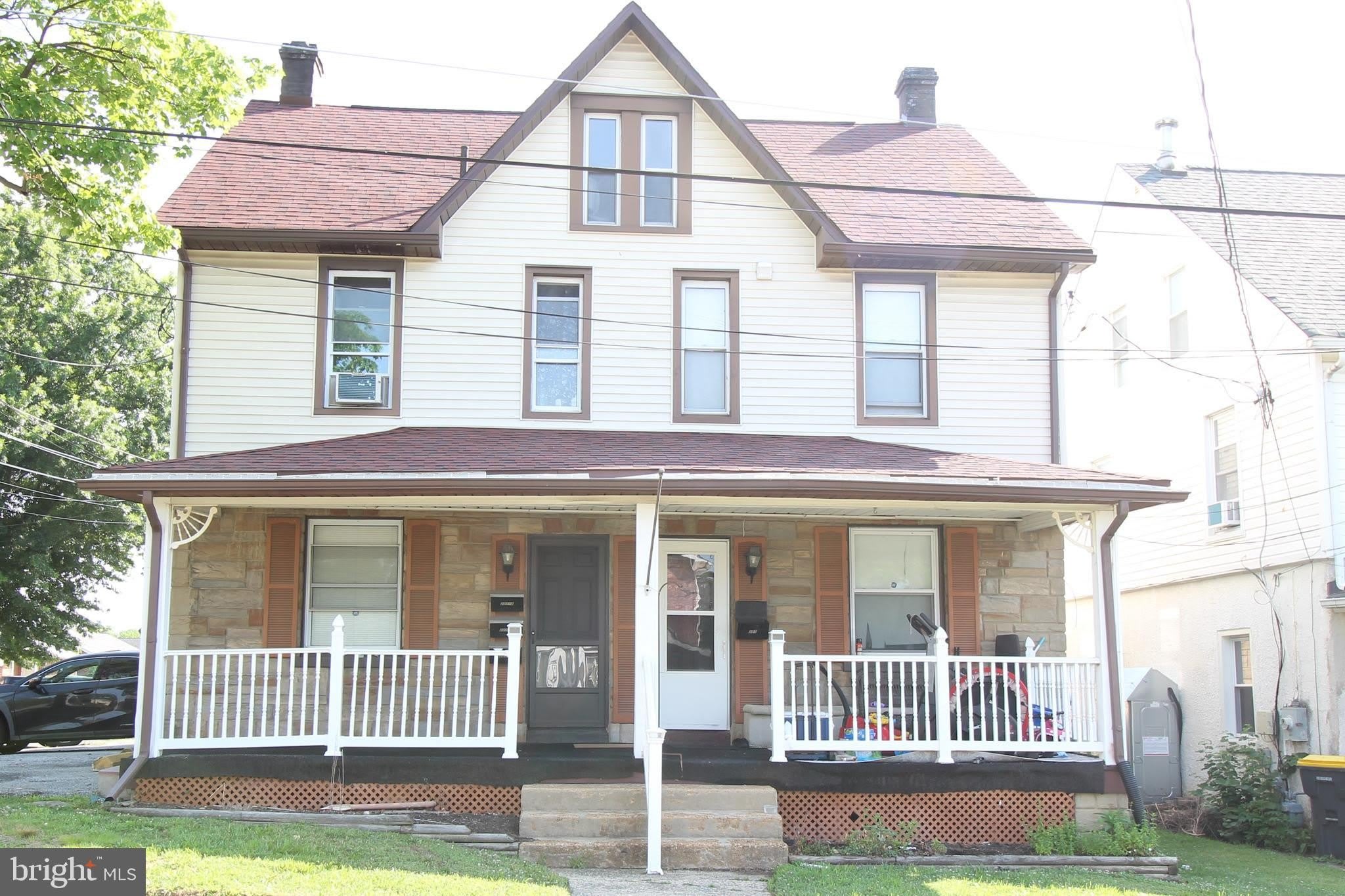201 E DELAWARE Avenue – photo 1