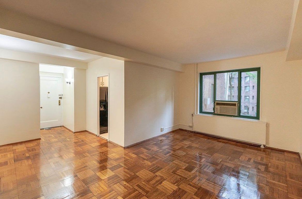 24 Metropolitan Oval # 6555 – photo 1 of 5