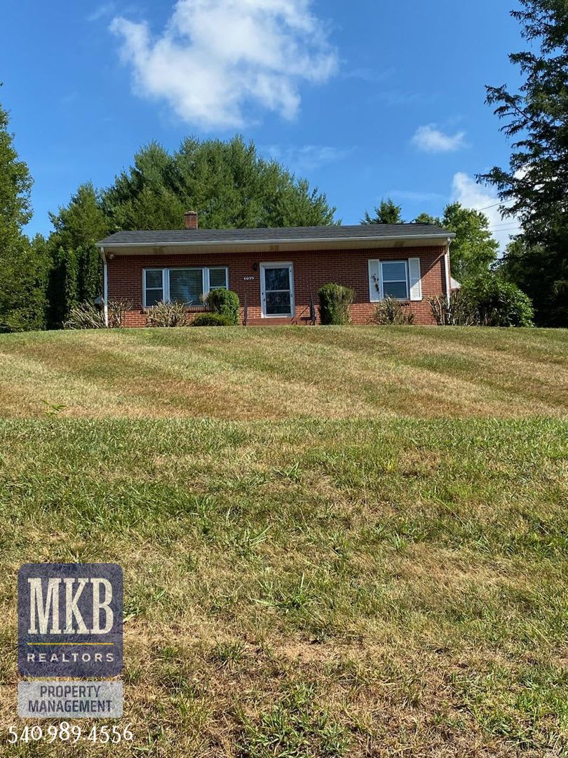 Roanoke County 2 Bedroom and 1 Bath – photo 1 of 34