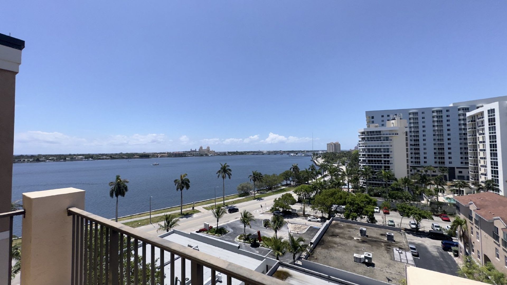 2-Bedroom Penthouse in the Heart of West Palm Beach – photo 1