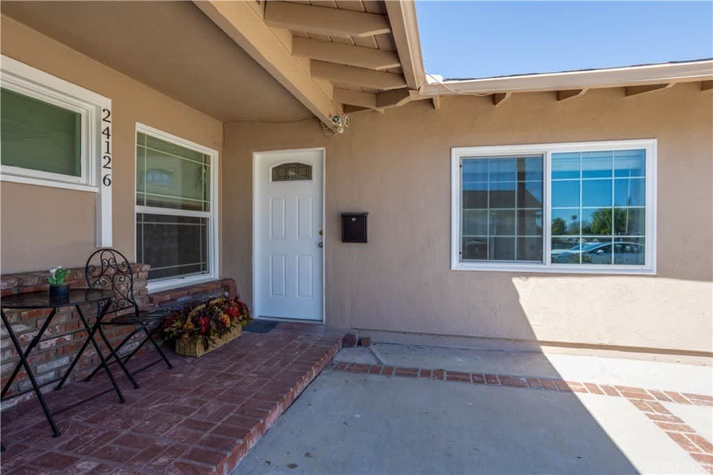 24126 Kittridge St – photo 1