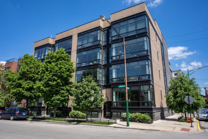 650 N Green – photo 1