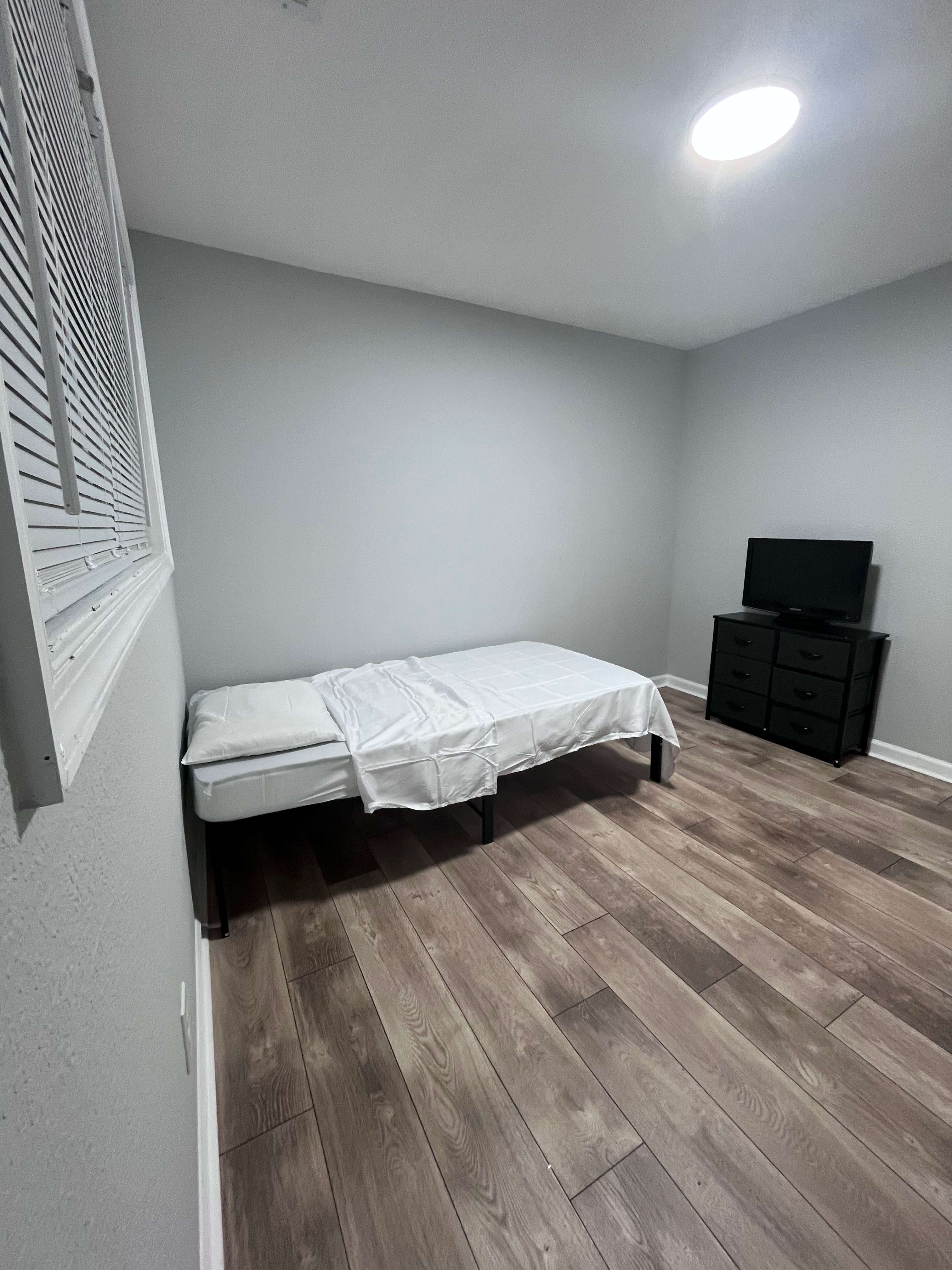 20 Neville St – photo 1 of 2