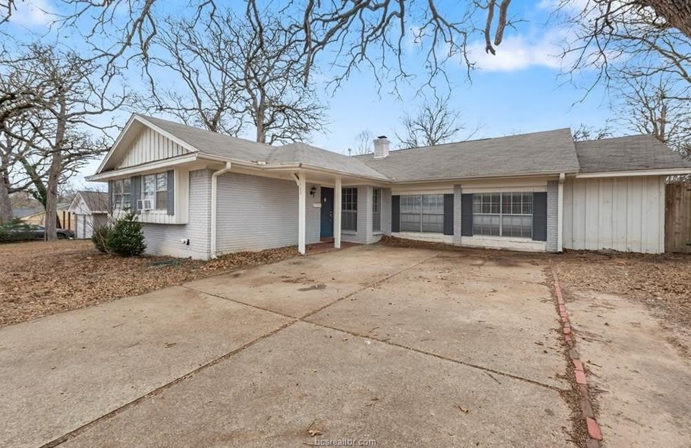 1402 Dominik Drive – photo 1