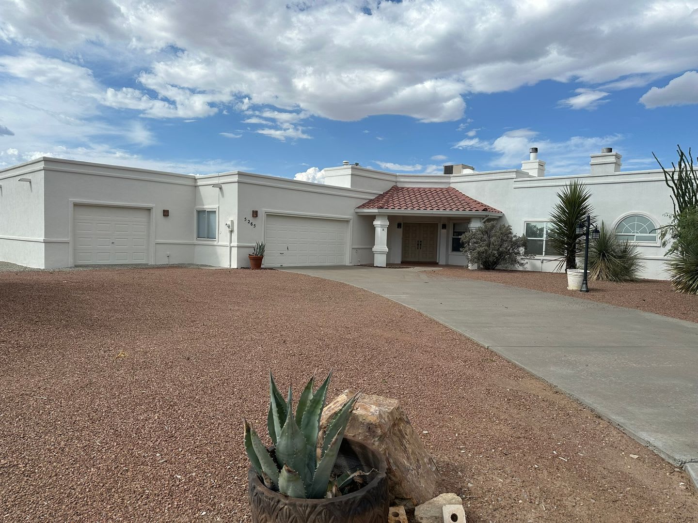 Spacious Las Cruces Home with Comfortable Living &amp; Great Location – photo 1 of 34