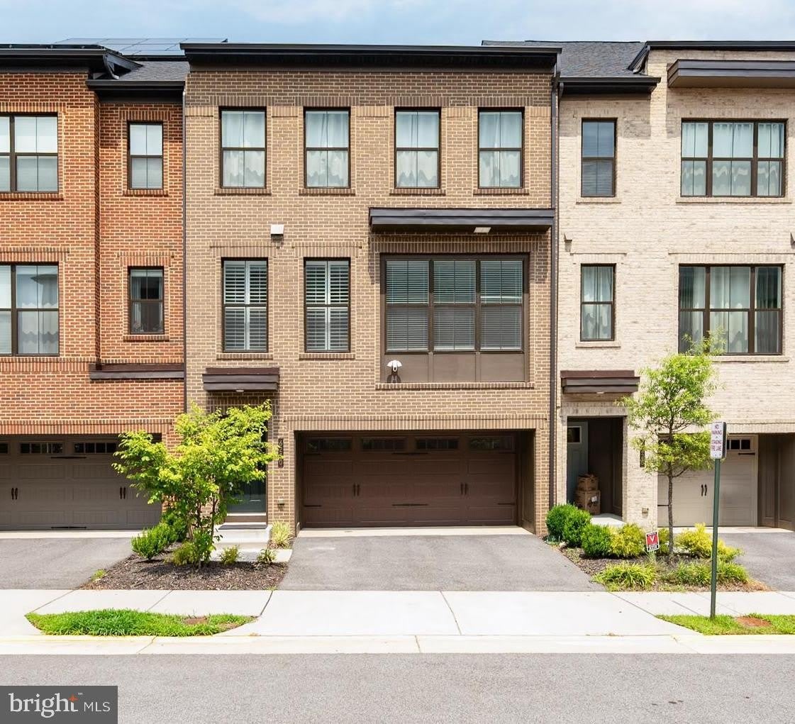 6230 Almerico Pl – photo 1 of 84