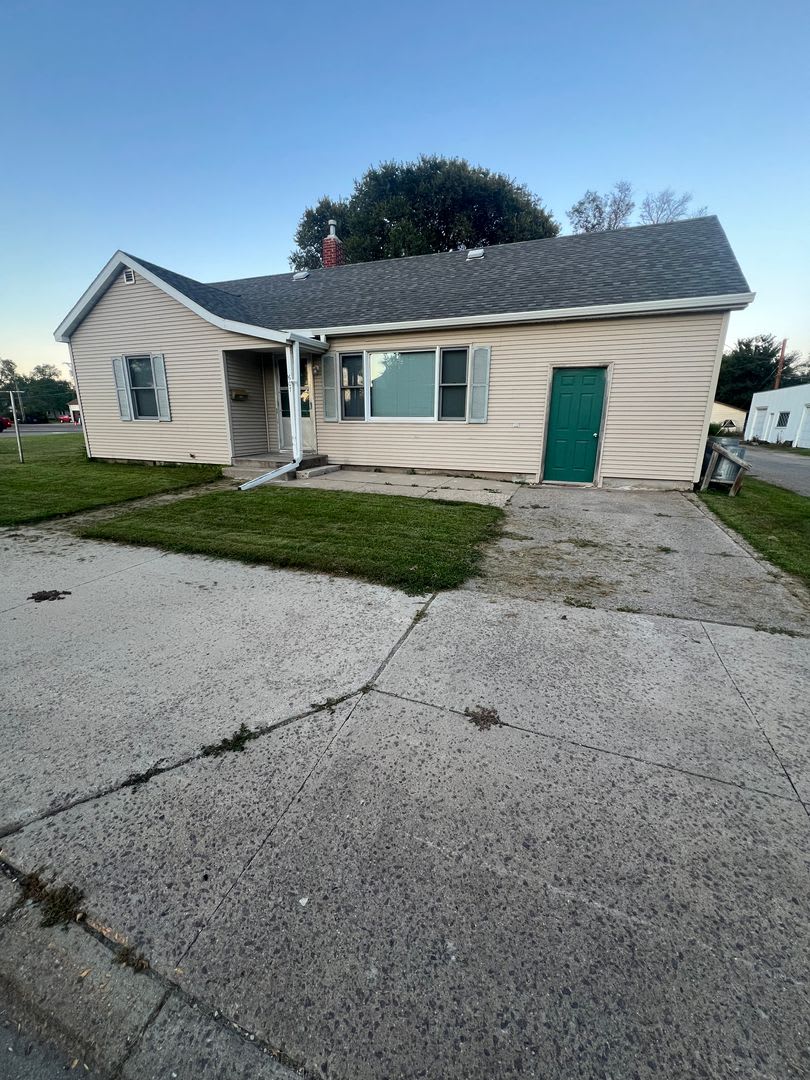 607 S 10th St – photo 1 of 9