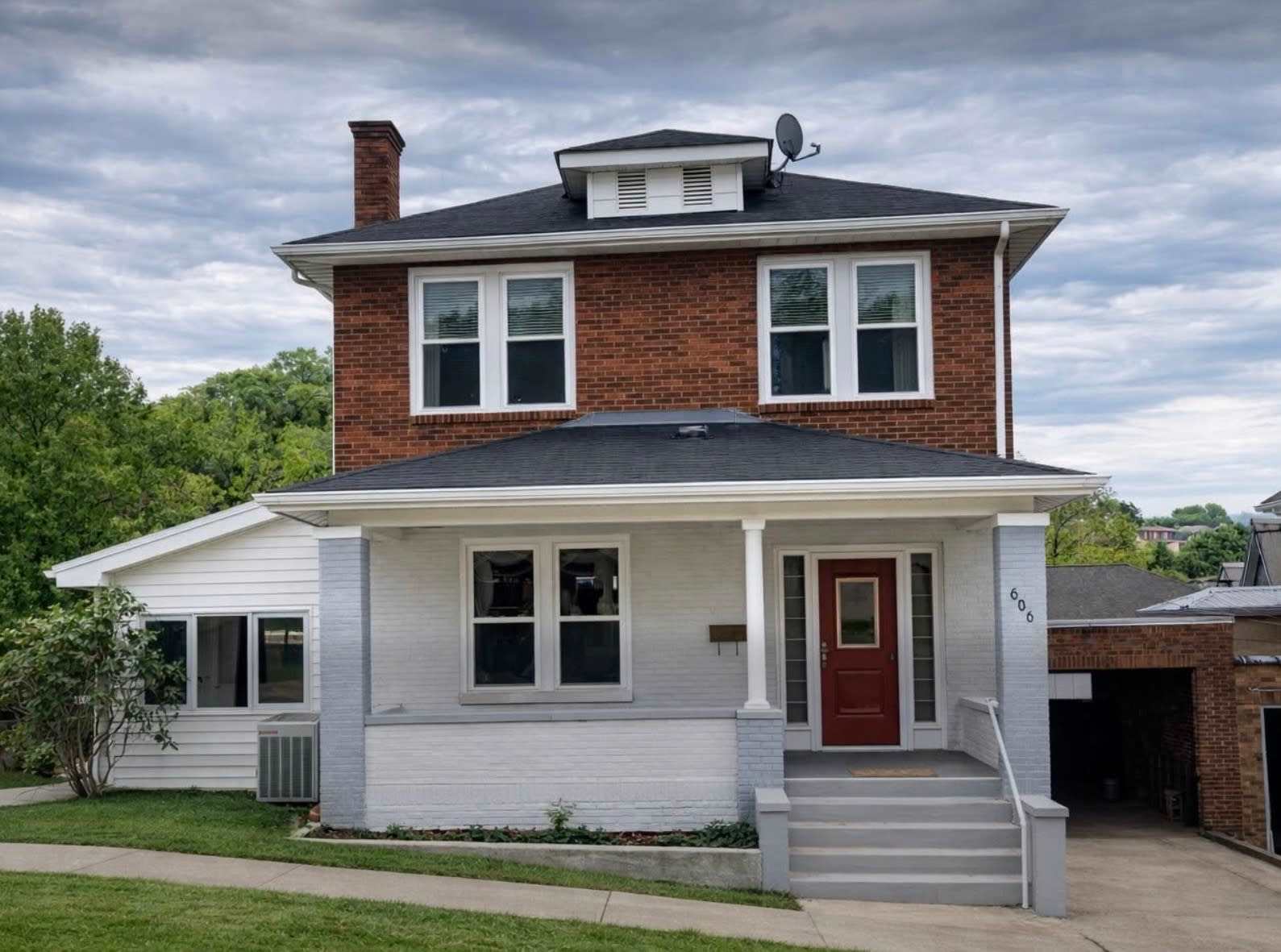606 Dickenson St – photo 1 of 10