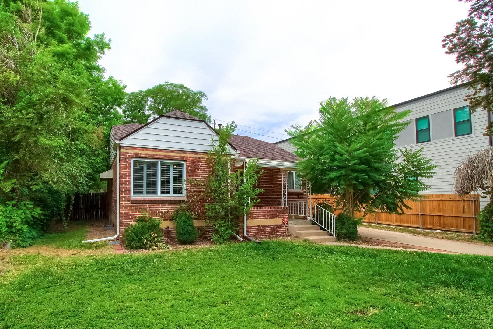 3 Bedroom Bungalow In Montclair Near Great Schools And Central Location – photo 1