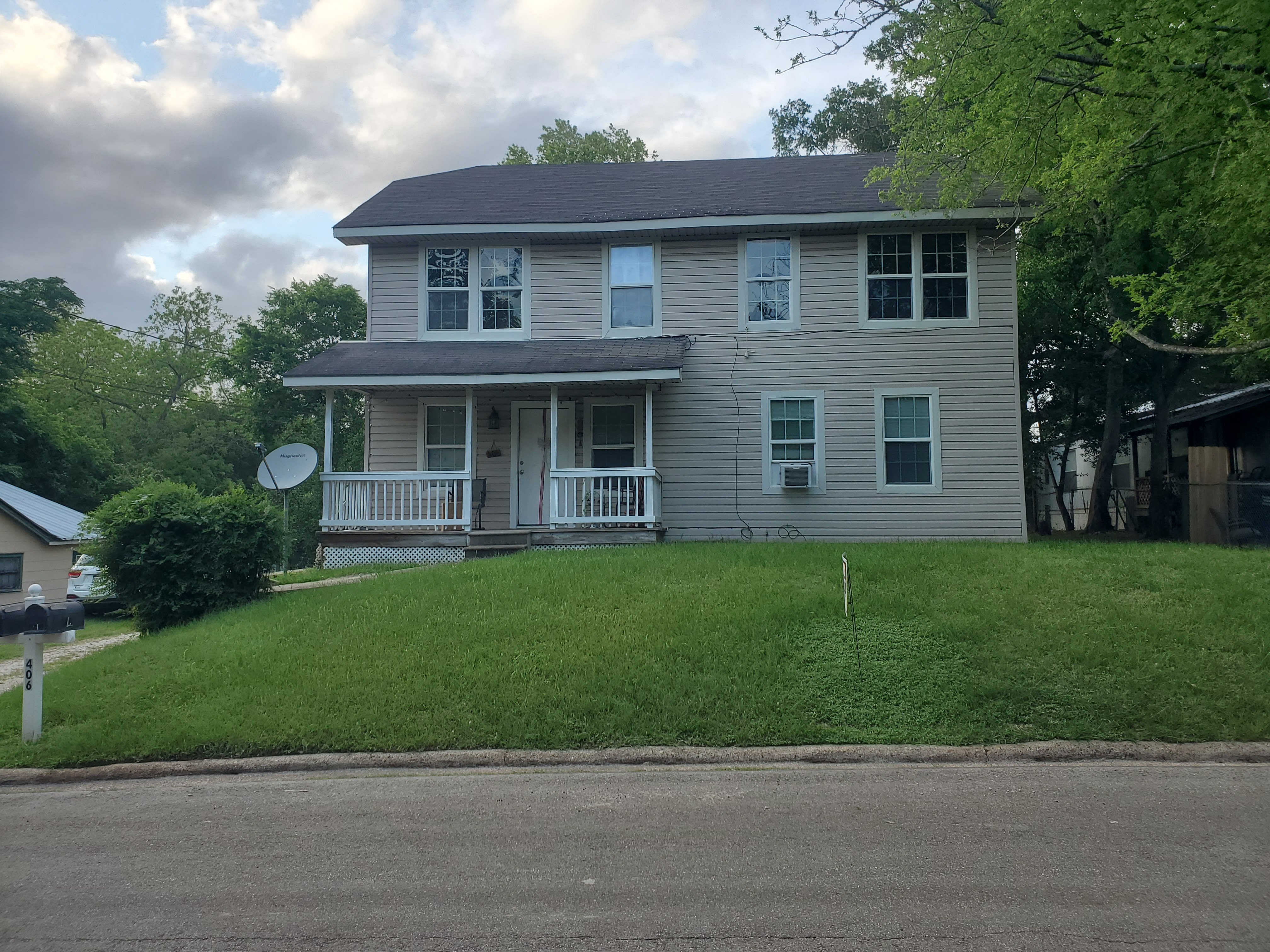 406 West Abbey Street – photo 1 of 20