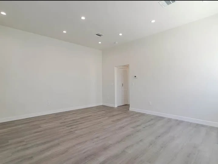 10656 Nassau Ave – photo 1