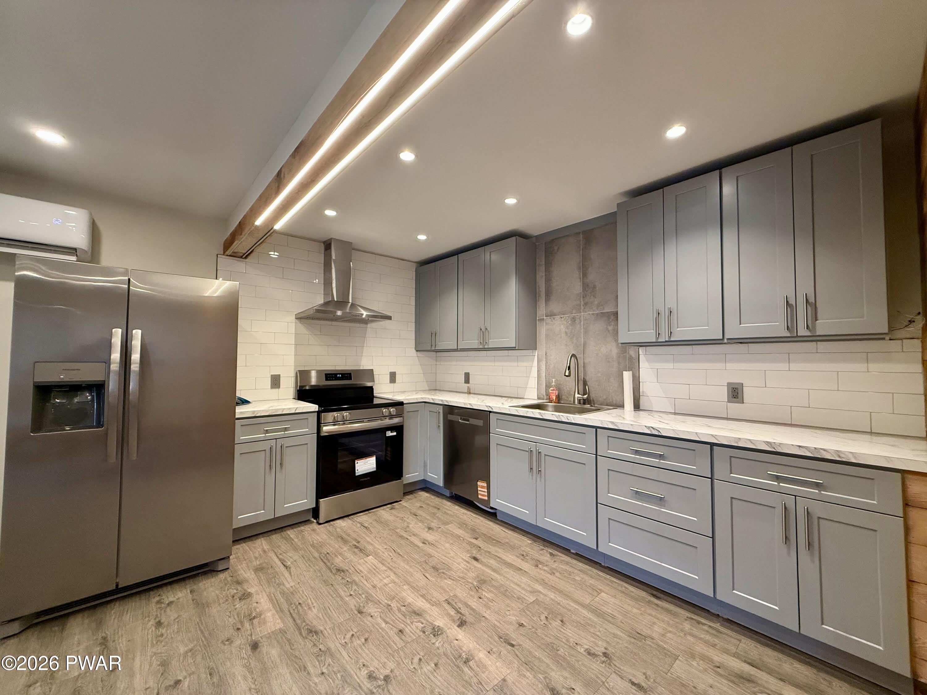 950 Main Street – photo 1 of 15