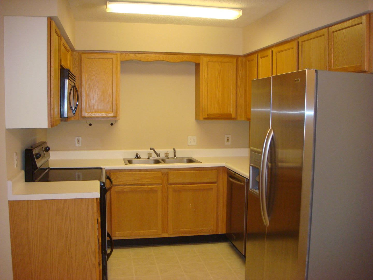 Charming 2 Bed, 1.5 Bath Rental in a Convenient Location – photo 1 of 14