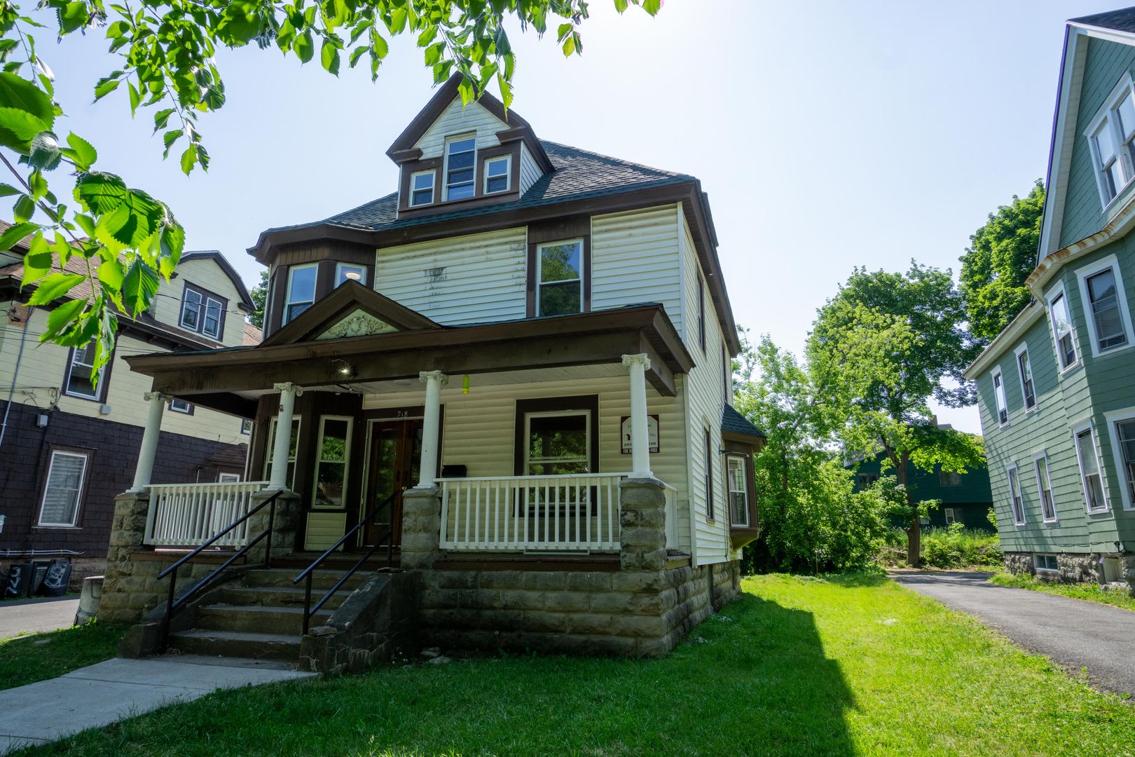 718 Livingston Ave – photo 1