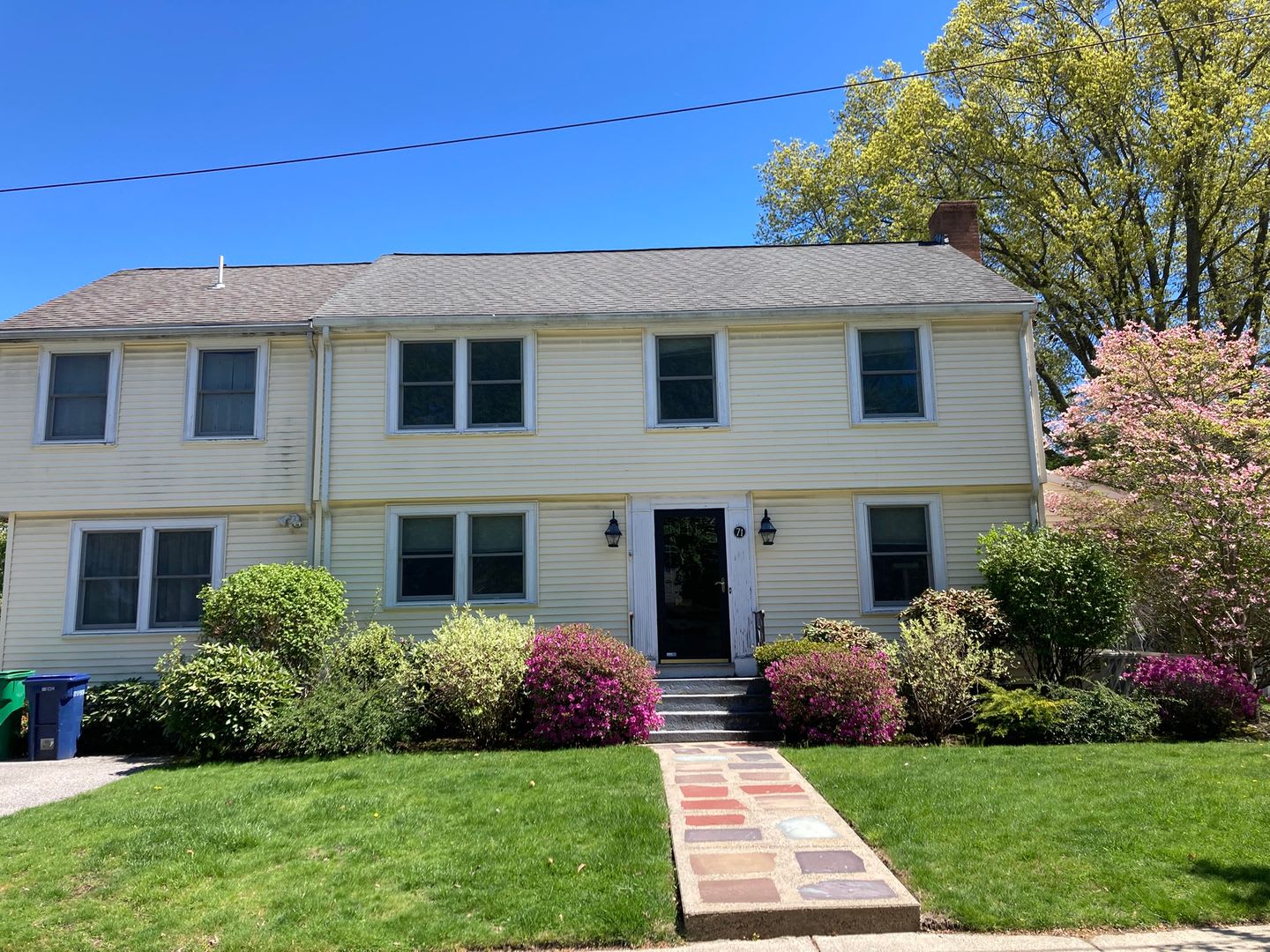 Large single family in Newton – photo 1
