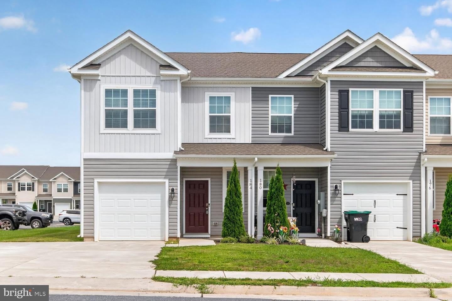 184 COLLEGE DR – photo 1 of 42