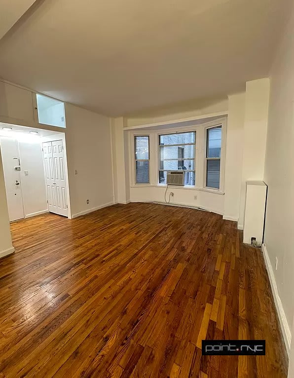 214 West 21st – photo 1