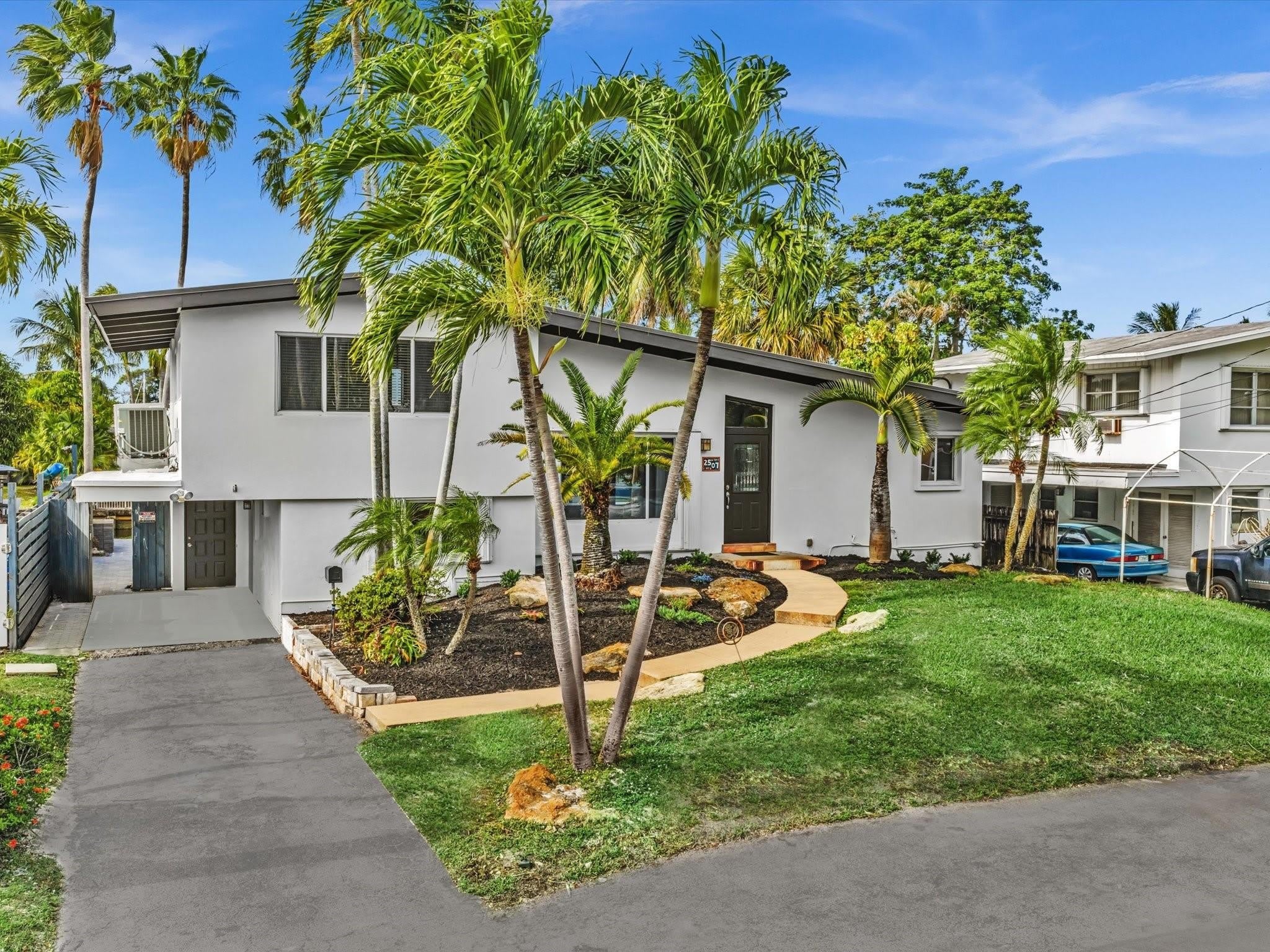 2507 Okeechobee Lane – photo 1