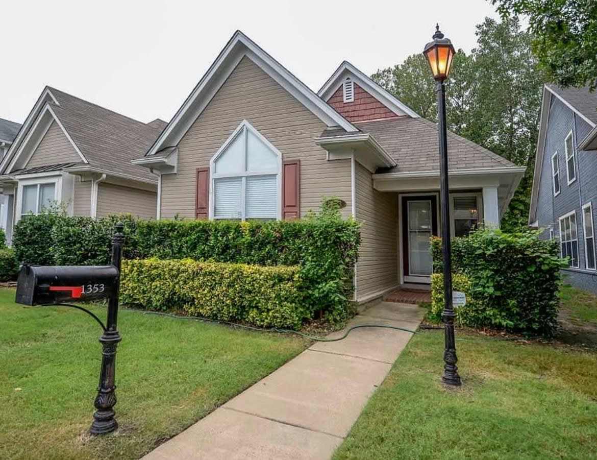 1353 Island Shore Drive – photo 1