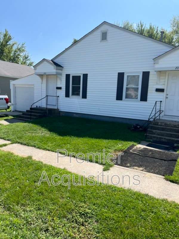 210 E Bland St – photo 1 of 6
