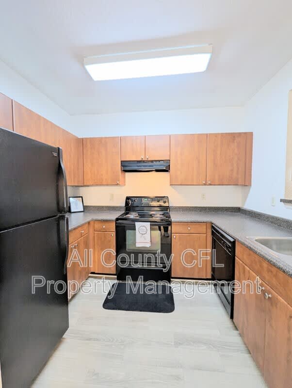 304 E South St – photo 1