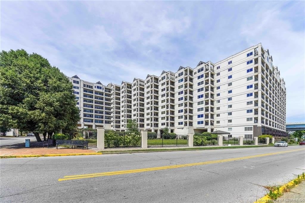 1 Riverpointe Plaza – photo 1