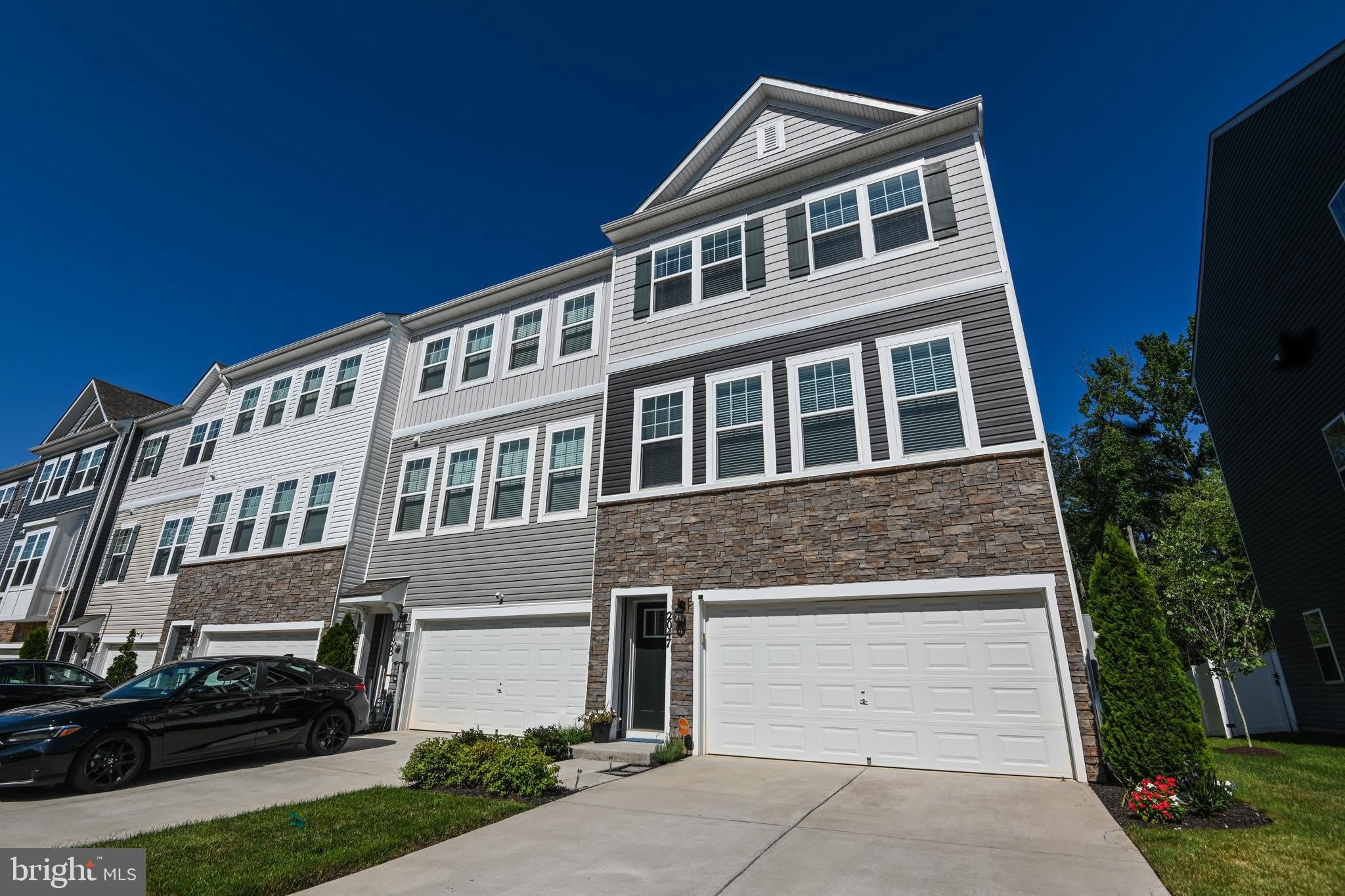 2047 HINSHAW Drive – photo 1 of 42