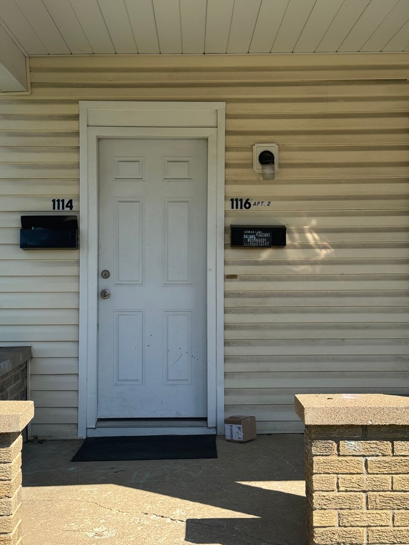 3 Bedroom 1 Bath 2Nd Floor Unit – photo 1