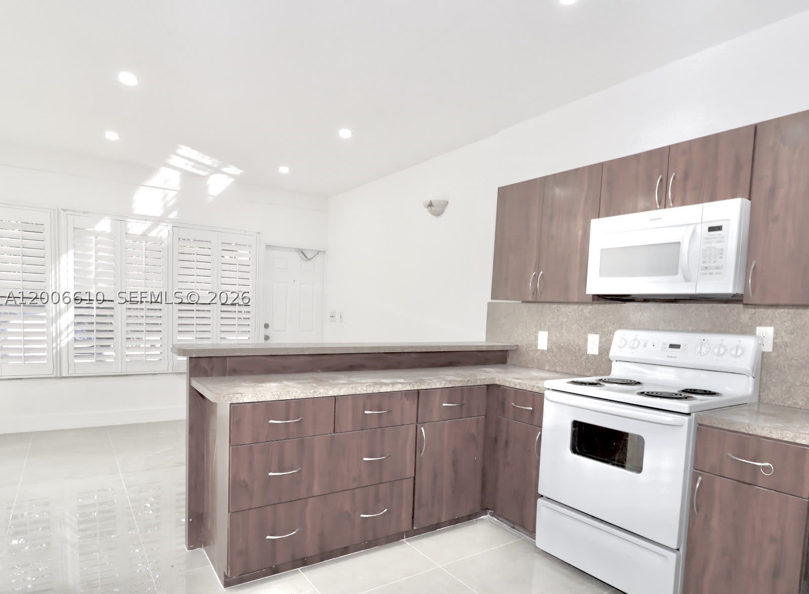 2806 Taylor St – photo 1 of 8