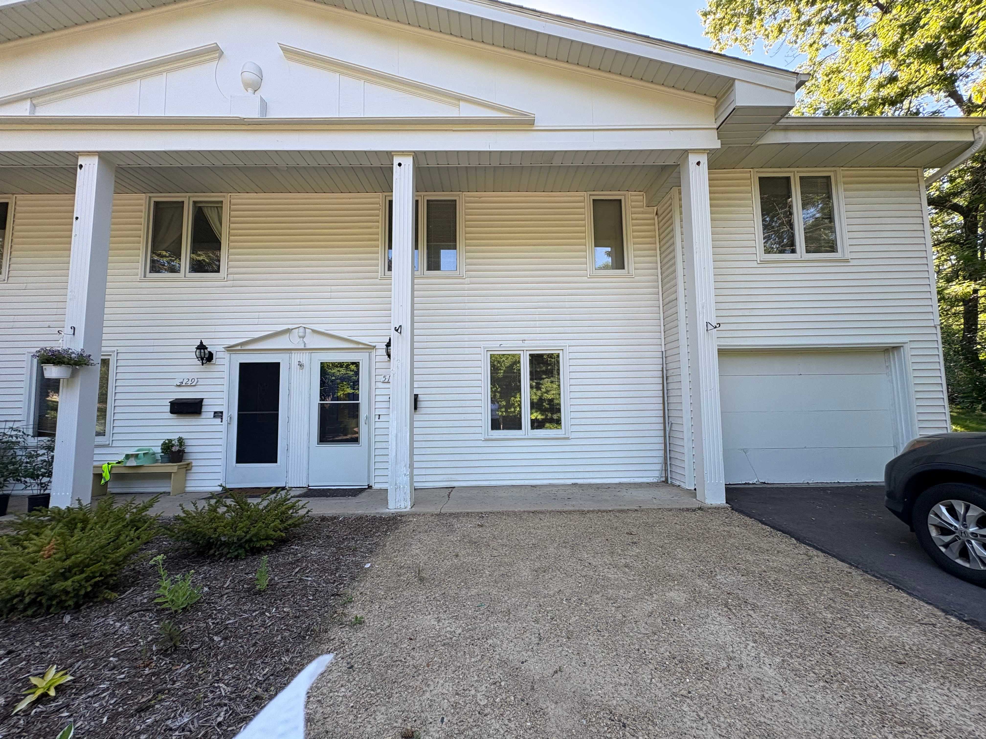 5131 Oxford Ave – photo 1 of 449