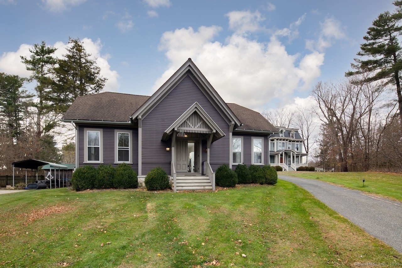 33 Sharon Road – photo 1 of 13