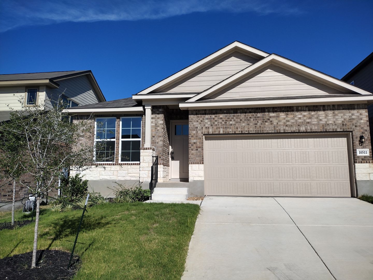 Beautiful 4 bedroom new build, it is a must see!! – photo 1