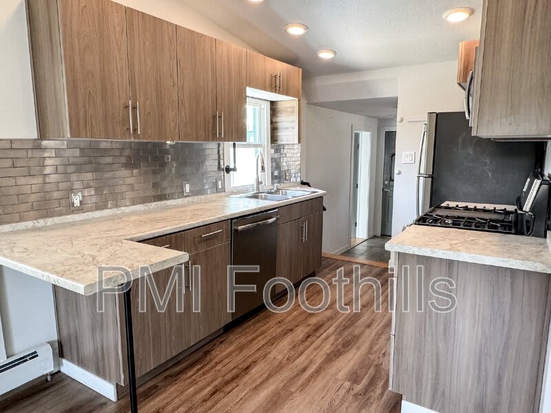 825 East Dartmouth Avenue – photo 1 of 21