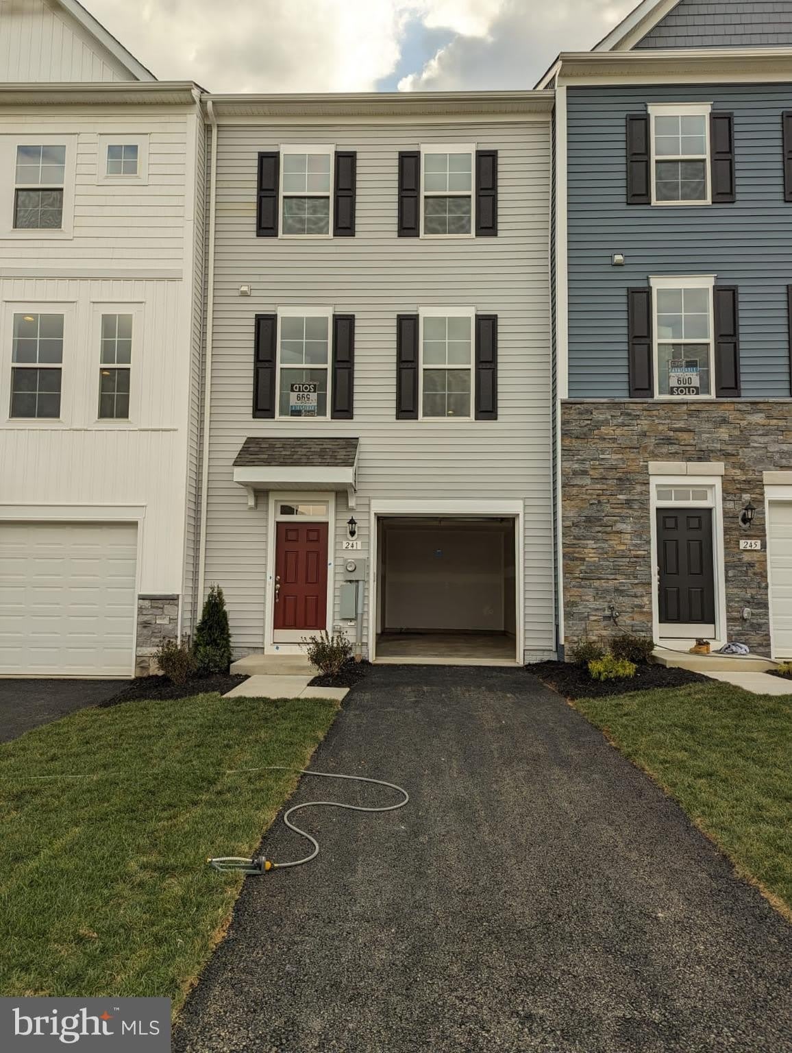 241 HILLSDALE PLACE – photo 1