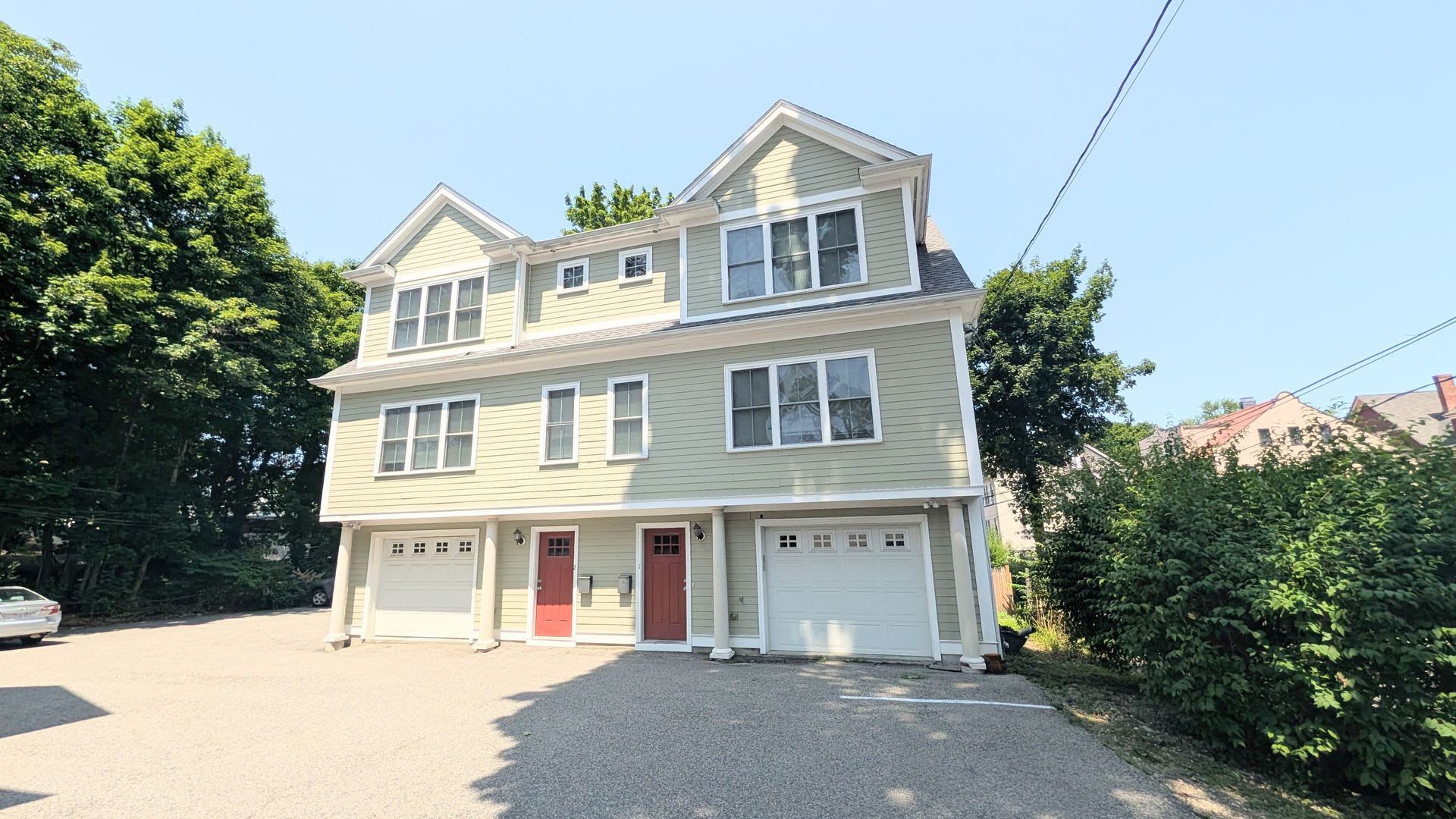 Spacious Townhouse 4 Bed 3 5 Bath Unit In Brighton With Garage Parking – photo 1