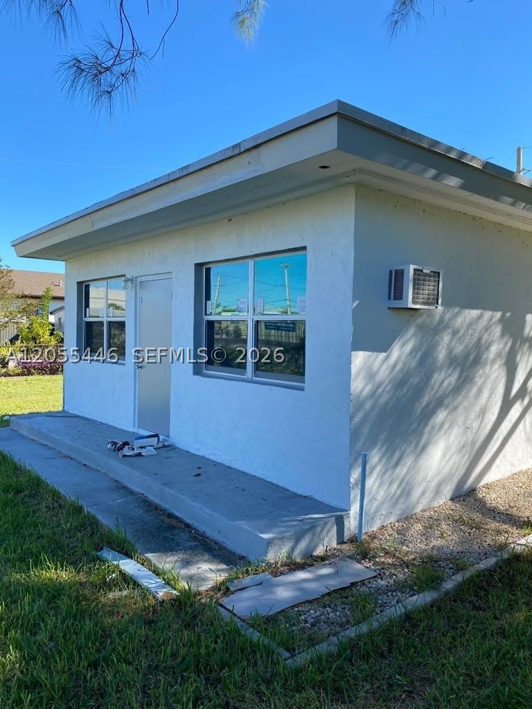 4023 SW 19th St – photo 1 of 30