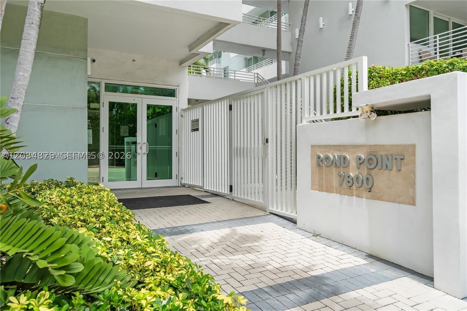 7800 Collins Ave – photo 1