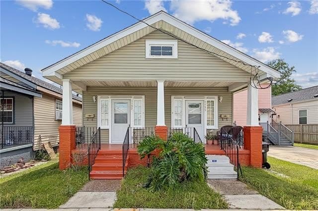 1137 DESLONDE Street – photo 1