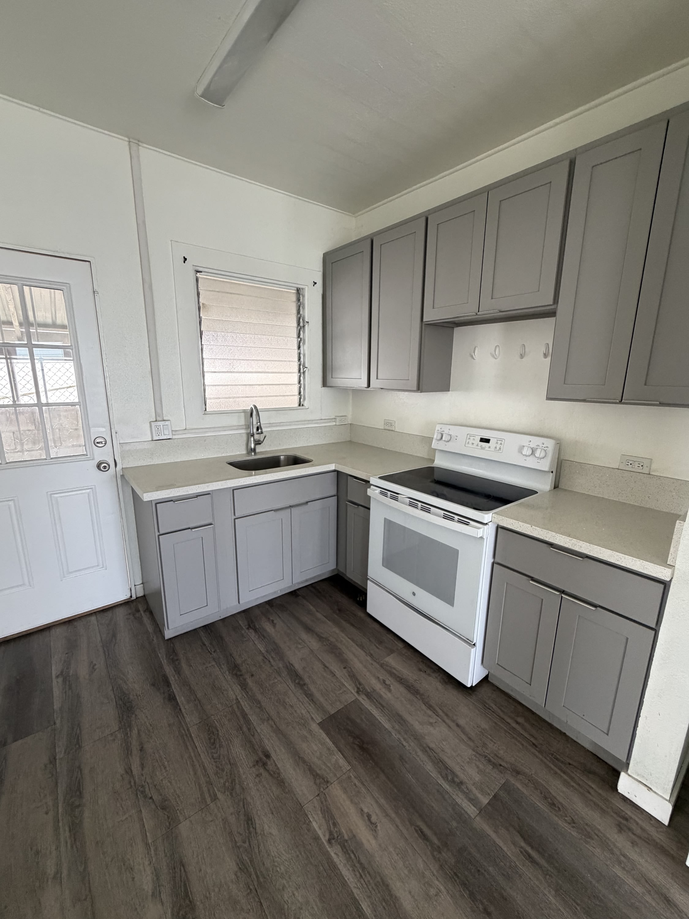 1768 Silva Street B – photo 1